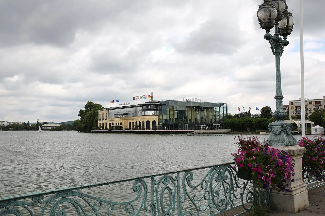 Le lac et le casino d'Enghien-les-Bains, Val-d'Oise